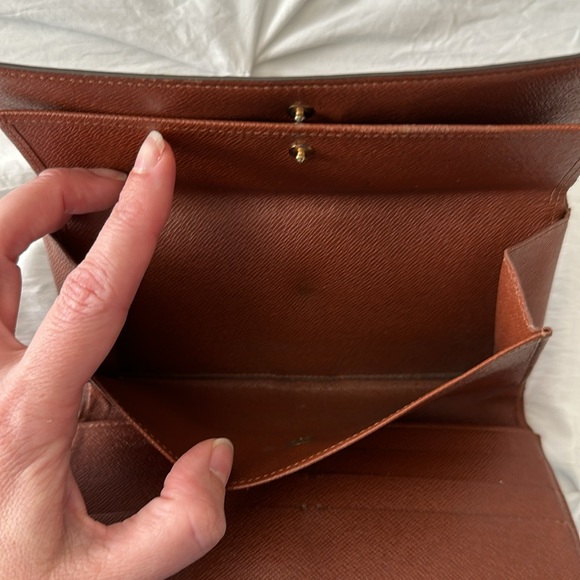 LV Sarah Long Wallet on Chain - Picture 8 of 15